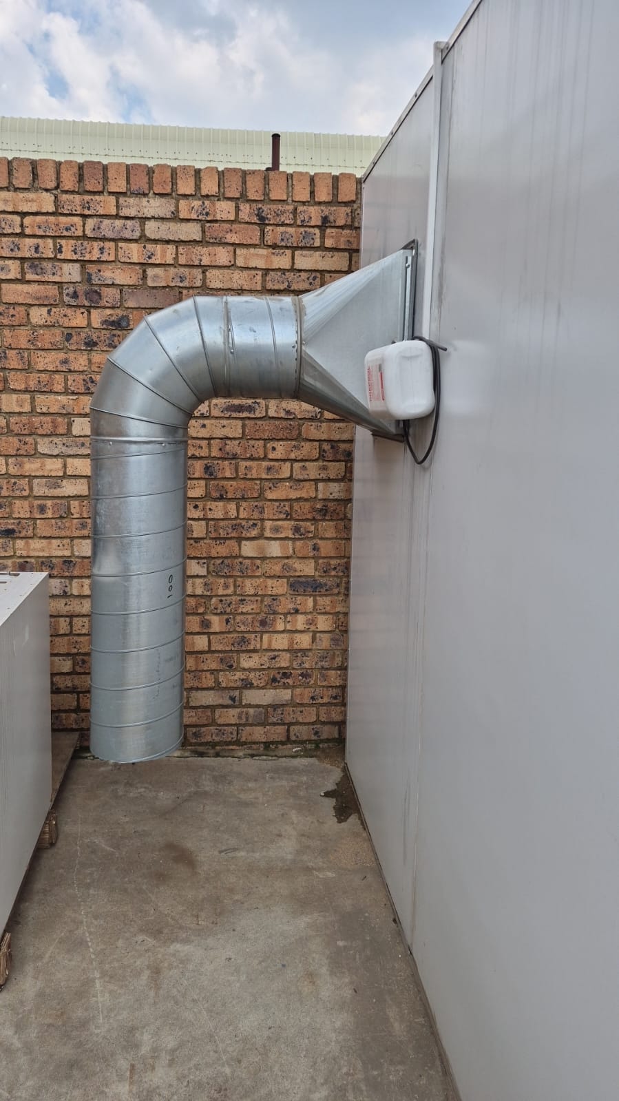 Spray painting booth